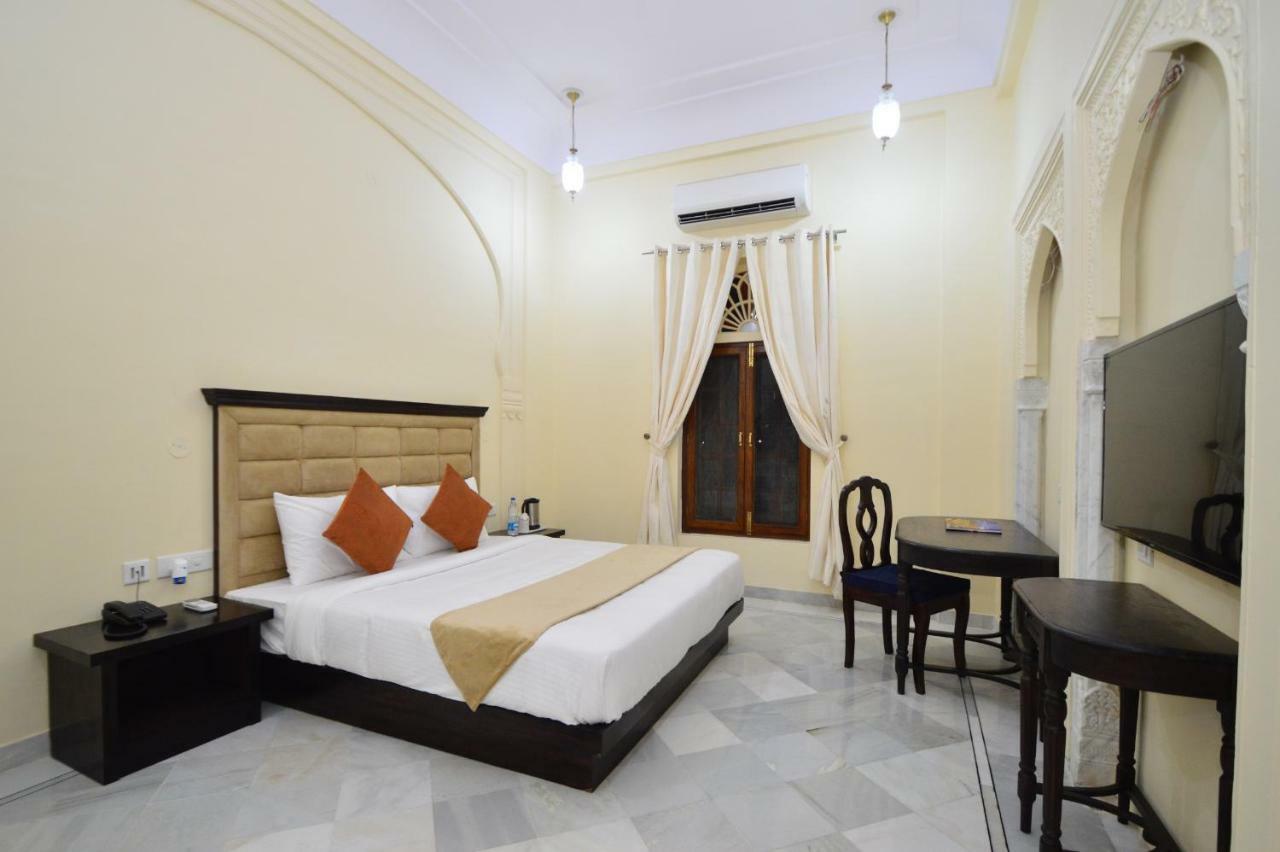 Hotel Aaram Baagh Agra By Pachar Group